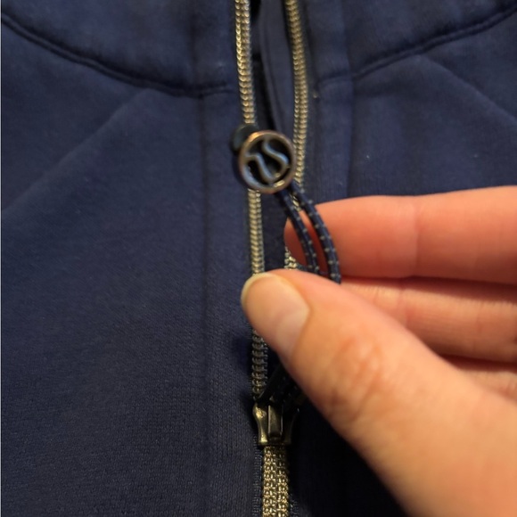 Lululemon Scuba Navy Blue EUC. Size 6 - Picture 4 of 5